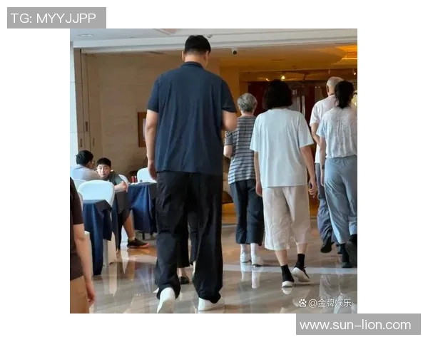 姚明全家温馨亮相共享幸福时光引发网友热议与感动 姚明全家温馨亮相共享幸福时光引发网友热议与感动
