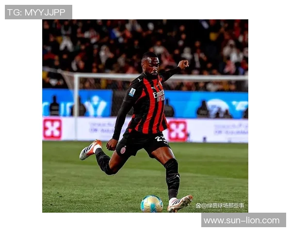 AC米兰狂胜曼联五球大捷补时进球点燃全场激情集锦回顾 AC米兰狂胜曼联五球大捷补时进球点燃全场激情集锦回顾