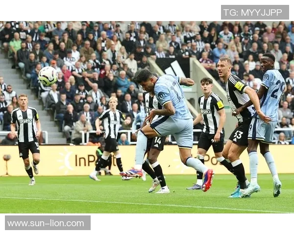 世界杯冷门瞬间那不勒斯乌龙球绝杀利物浦引发全场狂欢 世界杯冷门瞬间那不勒斯乌龙球绝杀利物浦引发全场狂欢