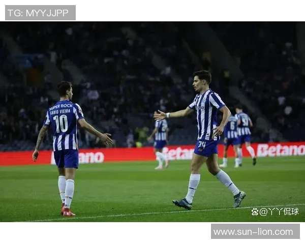 德甲精彩对决波尔图狂胜里昂五球大捷引发全场热潮 德甲精彩对决波尔图狂胜里昂五球大捷引发全场热潮